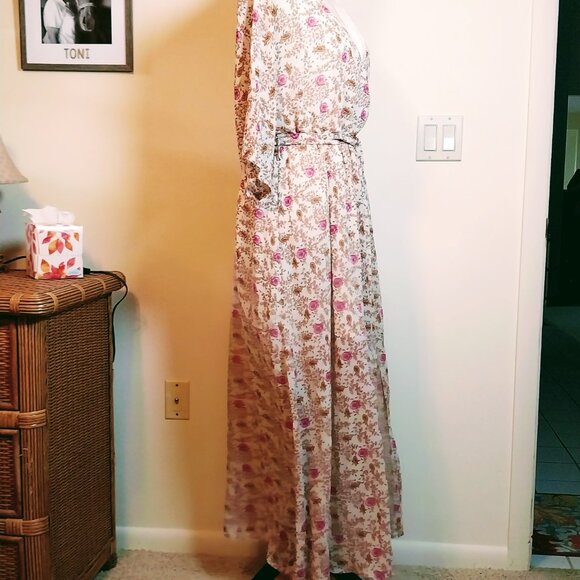 SIZE L 3/4 SLEEVE FLORAL MAXI DRESS  *FREE WITH PURCHASE OF ANY OTHER DRESS* - Picture 4 of 7